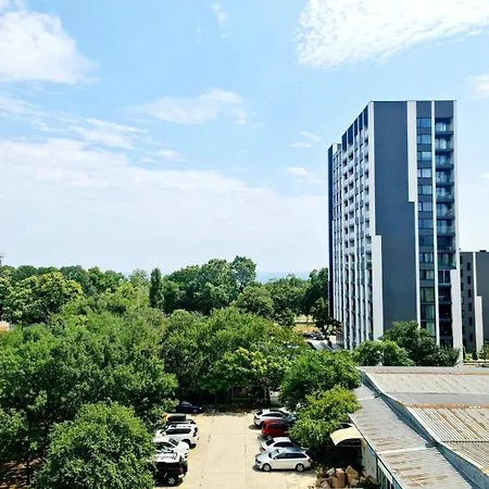 Seaview Escape - 1br Next To Sea Garden Apartman *